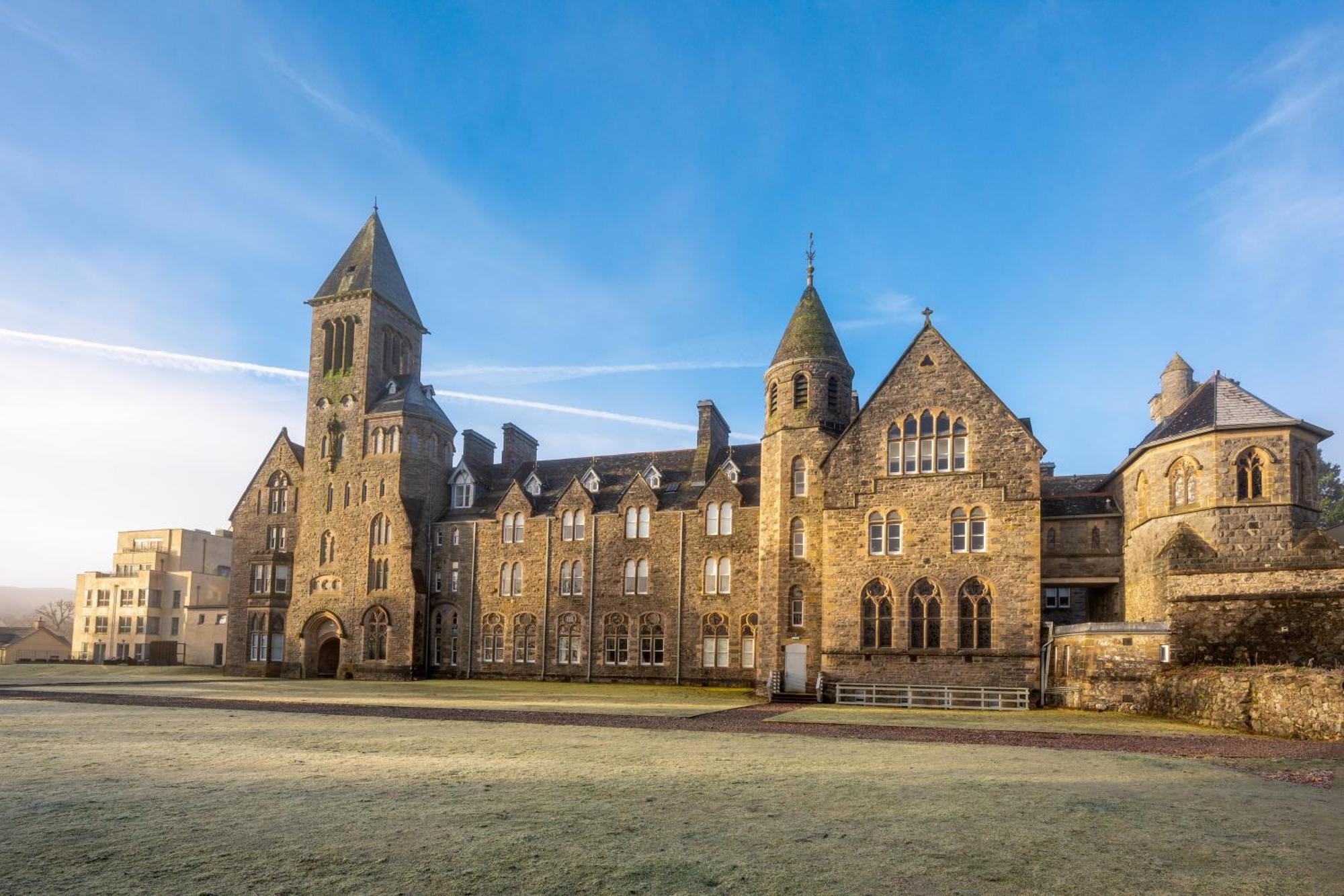 The Caledonian 3 Bedroom Self Catering Apartment In Historic Abbey Форт-Огастус Екстер'єр фото
