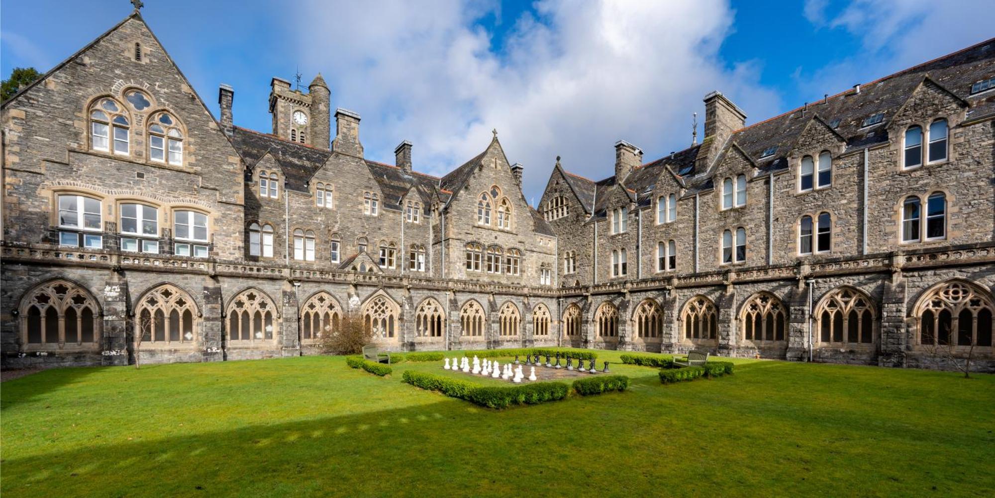 The Caledonian 3 Bedroom Self Catering Apartment In Historic Abbey Форт-Огастус Екстер'єр фото
